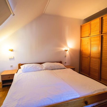 Extraordinary Apartment In Banovci Вержей Экстерьер фото