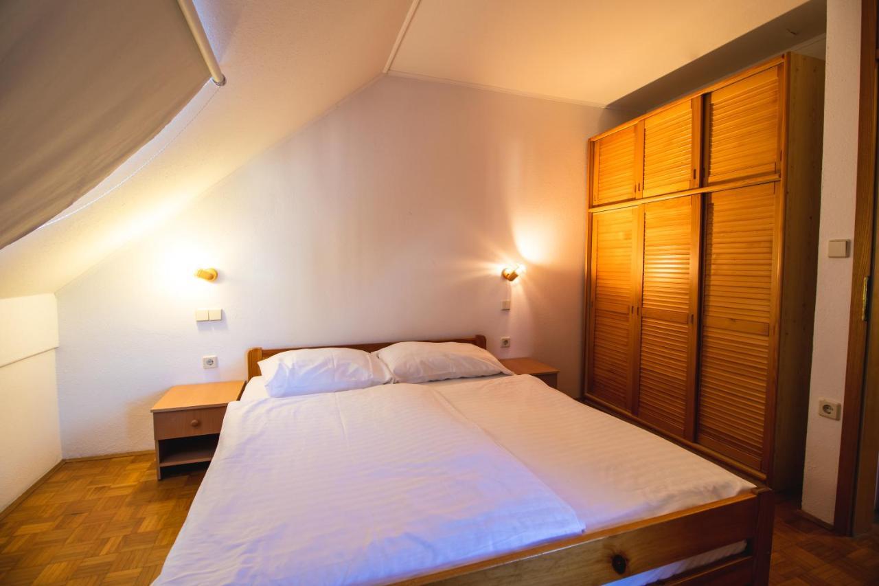Extraordinary Apartment In Banovci Вержей Экстерьер фото