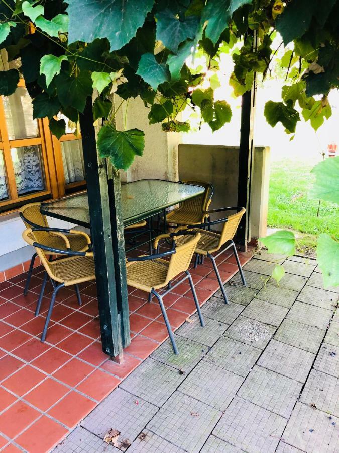 Extraordinary Apartment In Banovci Вержей Экстерьер фото